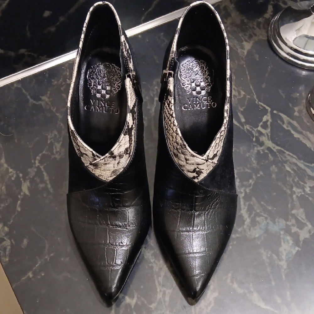 Vince Camuto Black and Gray Heeled Shoes with Chain Detail